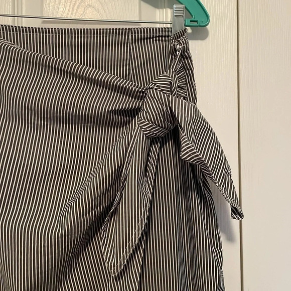 Chaps pinstriped faux wrap skirt Sz 14 - Picture 2 of 7